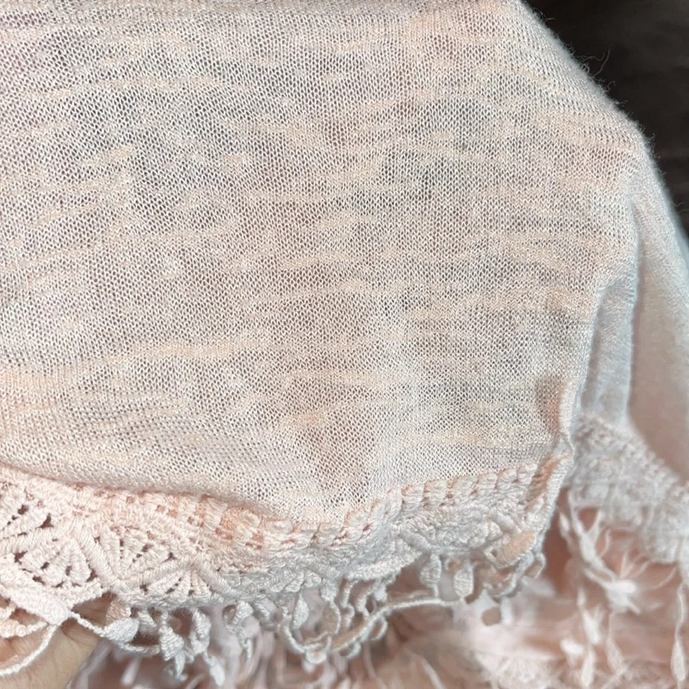 3/$15. Bundle sale Catos Peach cap sleeve L t shirt with fringe hem - Picture 7 of 10